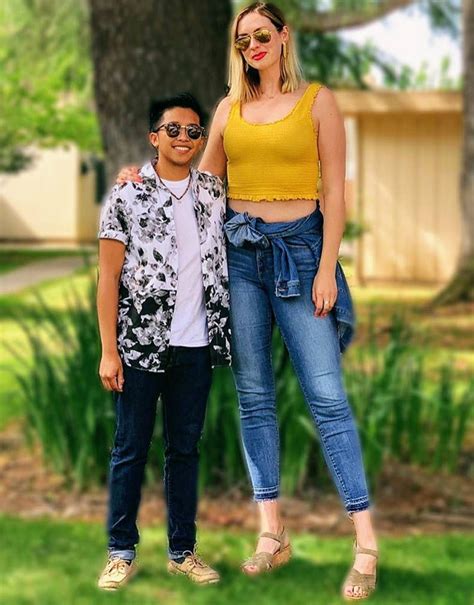 short guy tall girl couples|I am a tall guy dating a short girl—here are moments that make。